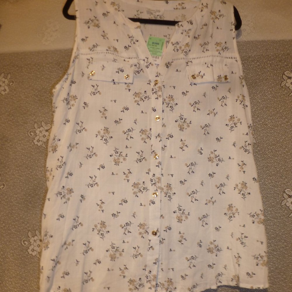 Summer Ready- Siren Lily Cute flowery Button up V- neck sleeveless Top Sz 1XL
